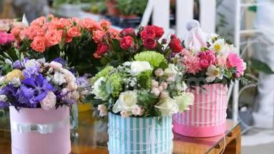 花店，在橱窗上，有很多花束来自π型玫瑰，<strong>花型</strong>时尚